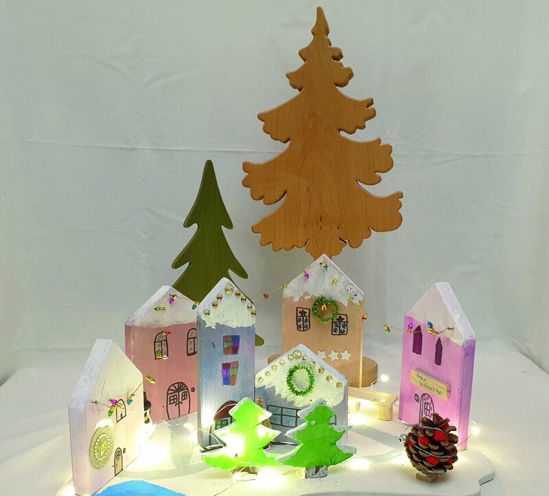 Leuchtendes Winterdorf aus der Holzwerkstatt