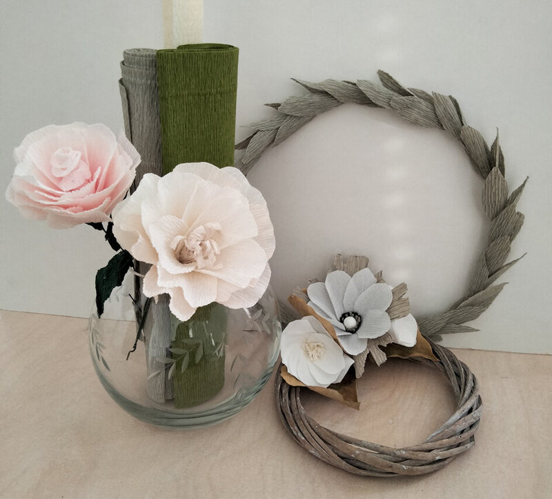 Blüten oder Kränze aus Krepppapier